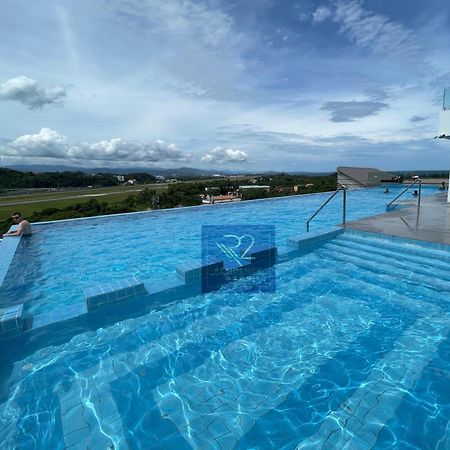 Aru Suites Homestay Wifi,Carpark,24H Check In,Water Filter By R2 Residence 코타키나발루 외부 사진