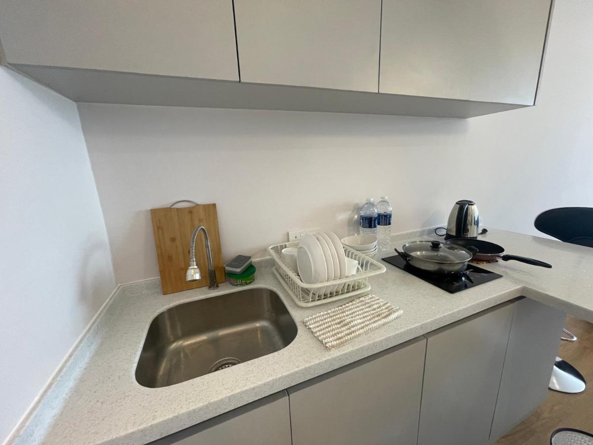 Aru Suites Homestay Wifi,Carpark,24H Check In,Water Filter By R2 Residence 코타키나발루 외부 사진