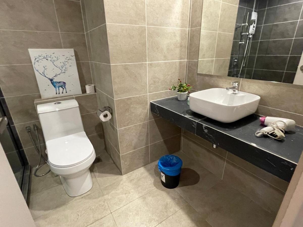 Aru Suites Homestay Wifi,Carpark,24H Check In,Water Filter By R2 Residence 코타키나발루 외부 사진