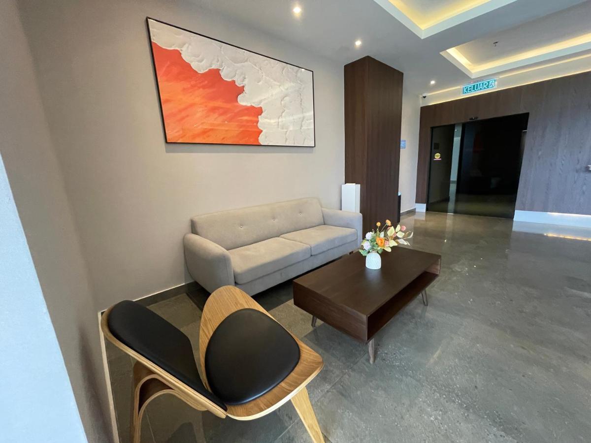 Aru Suites Homestay Wifi,Carpark,24H Check In,Water Filter By R2 Residence 코타키나발루 외부 사진