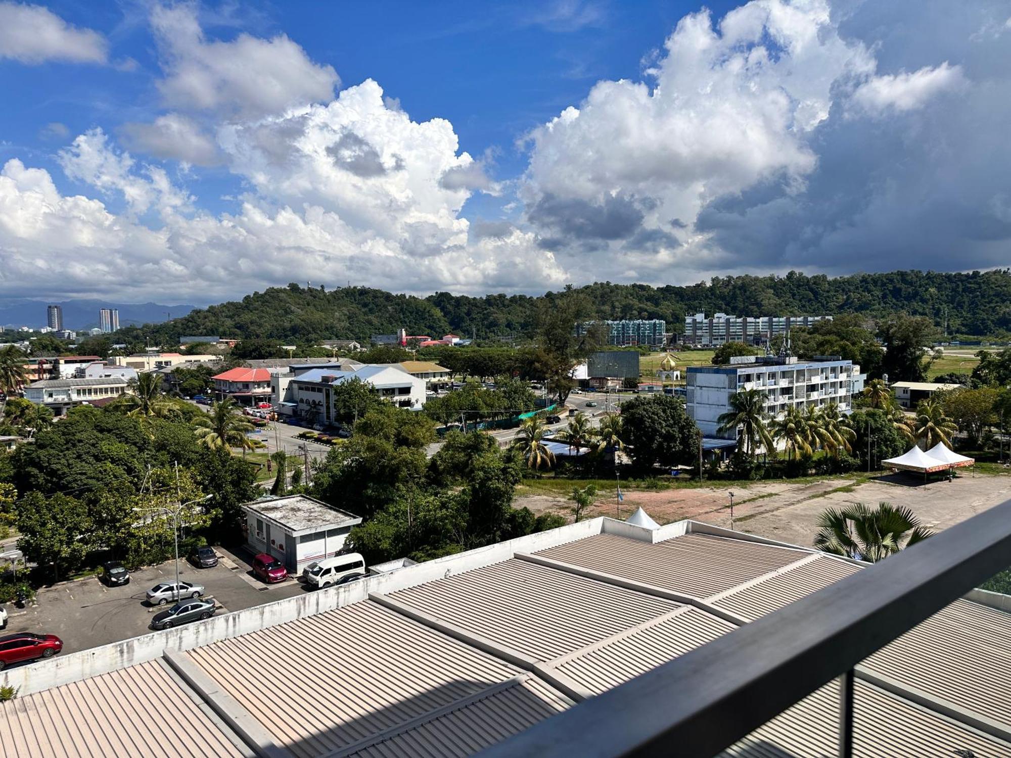Aru Suites Homestay Wifi,Carpark,24H Check In,Water Filter By R2 Residence 코타키나발루 외부 사진