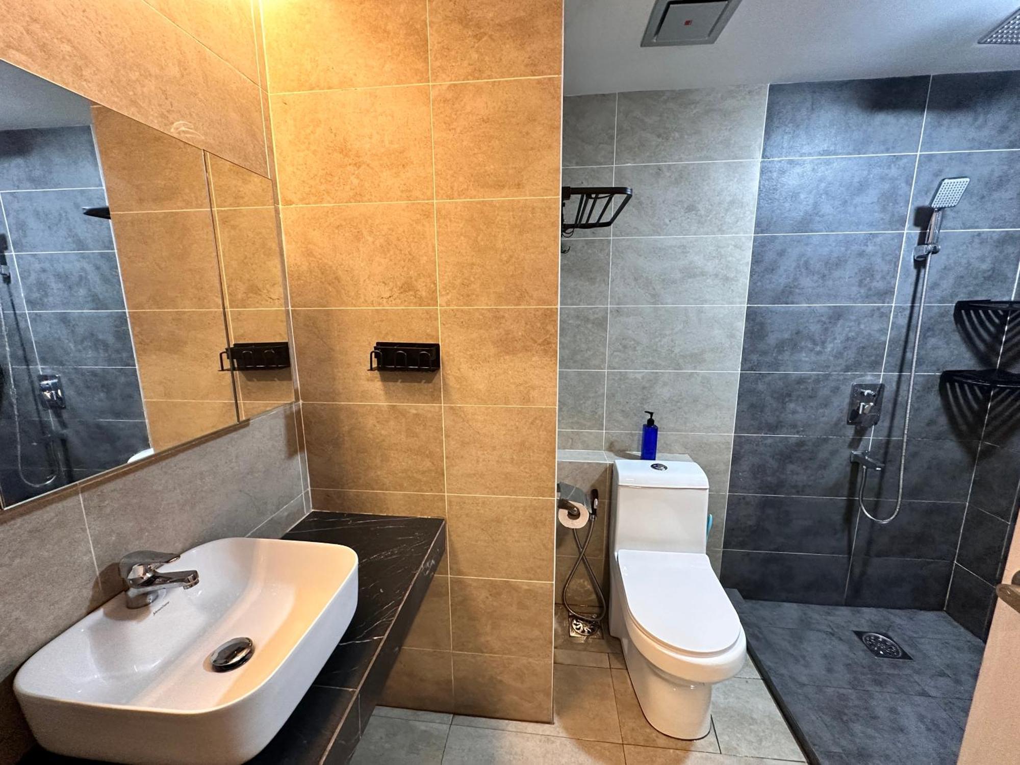 Aru Suites Homestay Wifi,Carpark,24H Check In,Water Filter By R2 Residence 코타키나발루 외부 사진